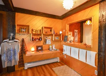 Lotus Mountain Retreat hotel thumbnail 3