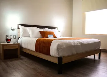 Comfort Inn Irapuato hotel thumbnail 8
