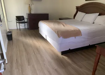 Sunset Inn hotel thumbnail 4
