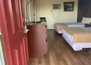 Sunset Inn hotel thumbnail 5