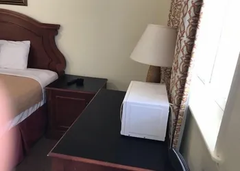 Sunset Inn hotel thumbnail 7
