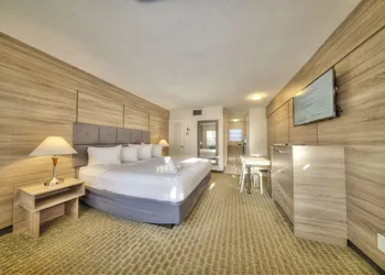 Club Lux Resort By the Beach hotel thumbnail 3