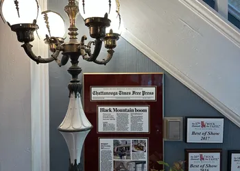 Red Rocker Inn hotel thumbnail 2