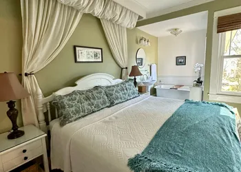 Red Rocker Inn hotel thumbnail 5