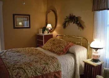 Red Rocker Inn hotel thumbnail 6