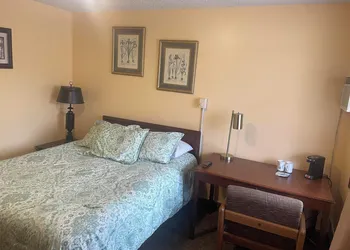 Golden Door Motel hotel thumbnail 3