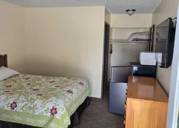 Golden Door Motel hotel thumbnail 5