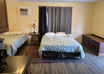 Golden Door Motel hotel thumbnail 8