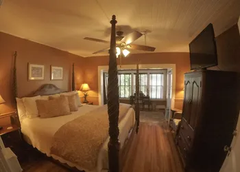 The Hibiscus House hotel thumbnail 2