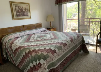 Laurel Inn Condominium hotel thumbnail 3
