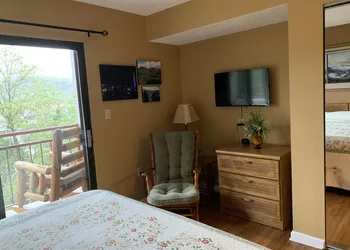 Laurel Inn Condominium hotel thumbnail 7