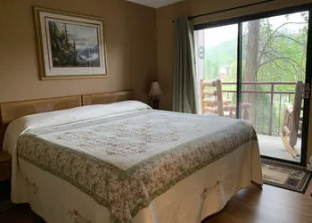 Laurel Inn Condominium hotel thumbnail 8