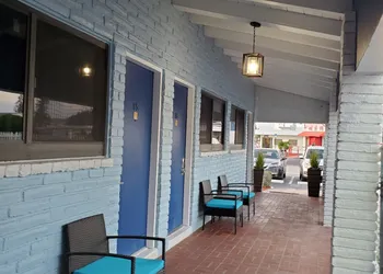 Hollywood Gardens Inn & Suites hotel thumbnail 2