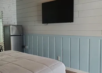 Hollywood Gardens Inn & Suites hotel thumbnail 8