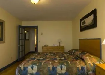 Parkland Village Inn hotel thumbnail 3