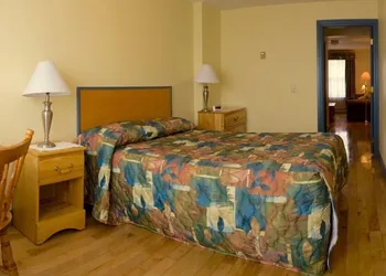 Parkland Village Inn hotel thumbnail 4