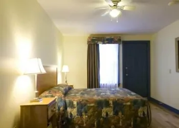 Parkland Village Inn hotel thumbnail 5