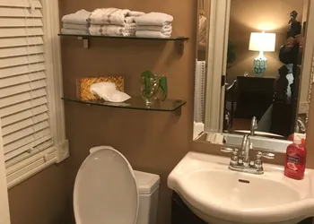 Castle Landing hotel thumbnail 8