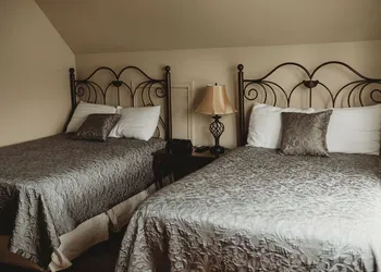 The Carriage House Inn hotel thumbnail 8