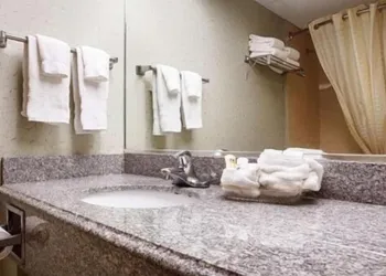 Relax Inn - Batavia hotel thumbnail 6