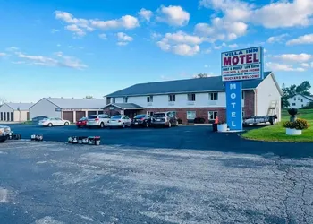 Villa Inn Motel Near Hwy 12 WI Capital O hotel thumbnail 4