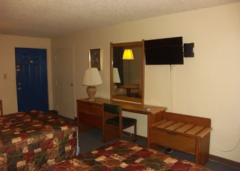 Deerwood Inn and Madison Campground hotel thumbnail 2