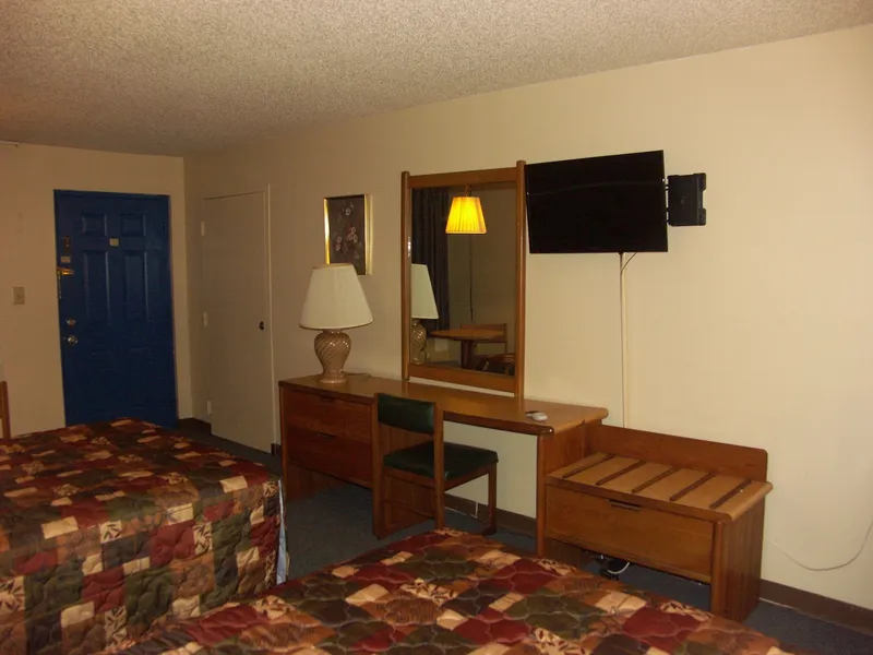 Deerwood Inn and Madison Campground hotel detail image 2