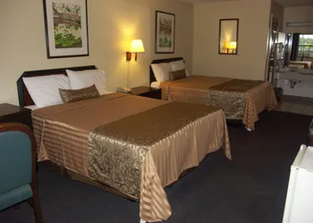 Deerwood Inn and Madison Campground hotel thumbnail 4