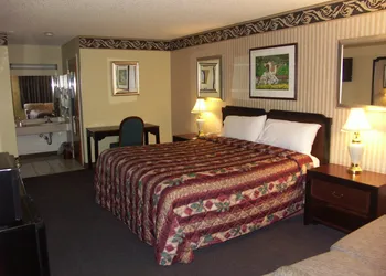 Deerwood Inn and Madison Campground hotel thumbnail 6