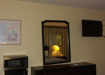 Deerwood Inn and Madison Campground hotel thumbnail 7