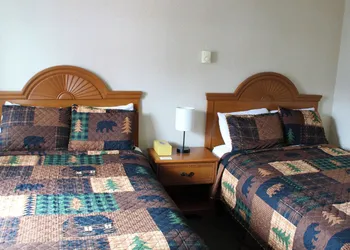 The Lake George Inn hotel thumbnail 2