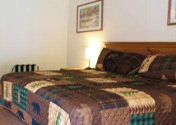 The Lake George Inn hotel thumbnail 3