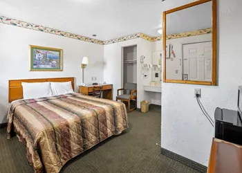 Friendship Inn hotel thumbnail 2