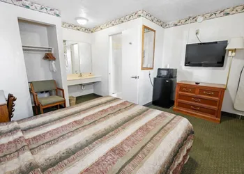 Friendship Inn hotel thumbnail 3