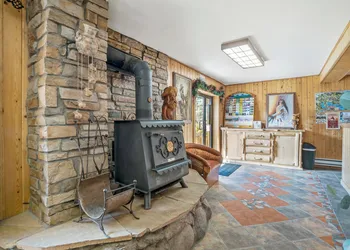 Spirit Lake Lodge hotel thumbnail 2