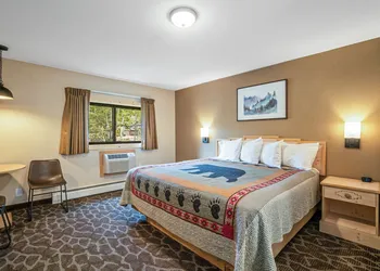 Spirit Lake Lodge hotel thumbnail 7
