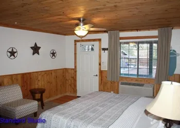 Lumbermens Village hotel thumbnail 2