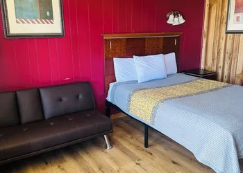 Country Inn Motel hotel thumbnail 5