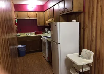 Country Inn Motel hotel thumbnail 7