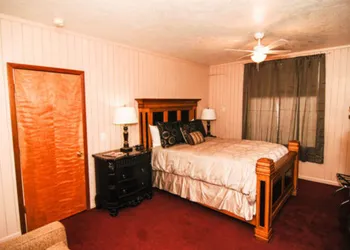 White Horse Hotel hotel thumbnail 8