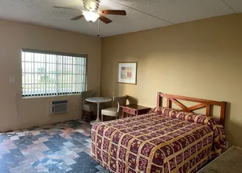 Southwind Inn hotel thumbnail 6