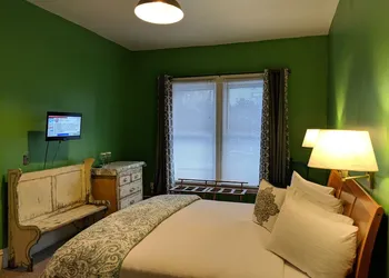Heart of the Village Inn hotel thumbnail 2