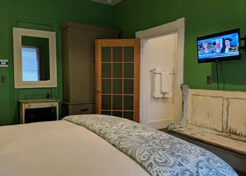 Heart of the Village Inn hotel thumbnail 3