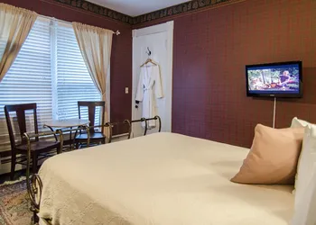 Heart of the Village Inn hotel thumbnail 7