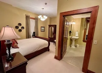 The Port Hotel hotel thumbnail 5