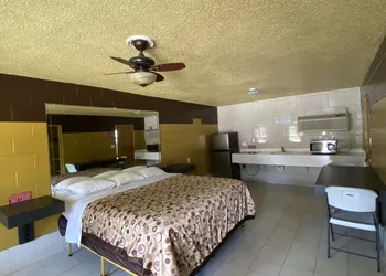 Savannah Inn and Suites hotel thumbnail 4