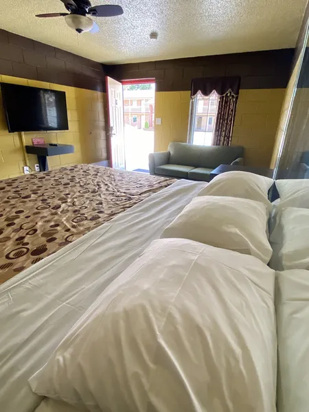 Savannah Inn and Suites hotel detail image 6