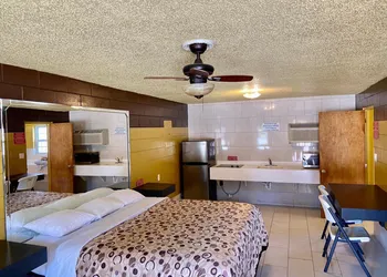 Savannah Inn and Suites hotel thumbnail 8