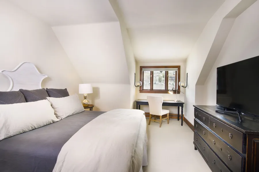 Bachelor Gulch Village hotel detail image 6