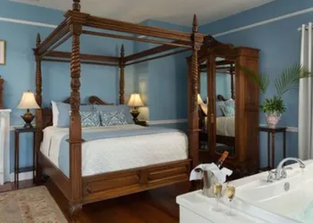 Bayfront Marin House hotel thumbnail 2